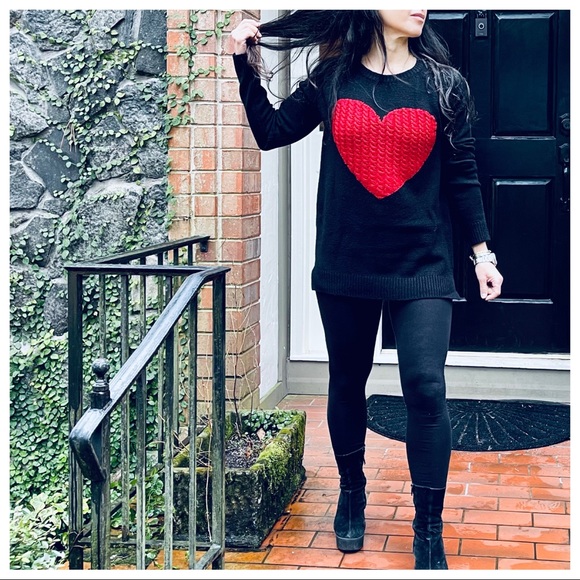 Love ❤️ Heart chic sweater - Picture 3 of 11